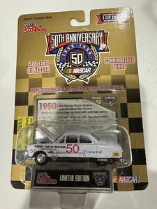 1950 - Coche Nascar 50 aniversario - Campeones de carreras - Edición #2 - Die Cast 1.64 - Imagen 1 de 2