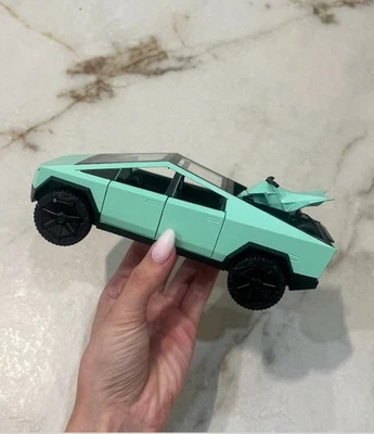 Tesla Cybertruck & Cyber Bike Car Toy Models WORKING LIGHTS & SOUNDS 1:32- green - Image 1 of 4