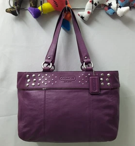 Bolso de Mano Coach Cuero Púrpura Tachonado Doble Asas - Imagen 1 de 16