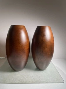 Paar Nussbaum Mid Century Modern Vasen Handarbeit 10”x16 Circum 3” Sockel - Bild 1 von 8