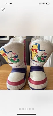Botas Winnie The Pooh vintage años 90 Y2K Foto 1 de 4