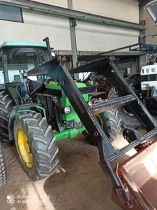 John Deere Frontlader passend zu 4-Zylinder Traktoren - Bild 1 von 2