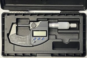 Mitutoyo 293-320 Digimatic Outside Micrometer IP65, 0-1"/0-25mm Range, .00005" - Picture 1 of 5