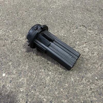 1992 - 1999 年宝马 E36 尾部灯泡插座黑色 1387365 原始设备制造商 — 第 1/4 张图片