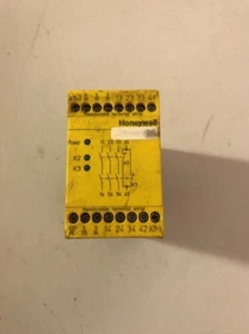 HONEYWELL FF-SRS59352 TWO CHANNEL EMERGENCY STOP MODULE GUARANTEED - Picture 1 of 2