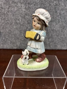 Porzellan Figur kleines Mädchen spielt Zieharmonika Akkordeon mit Kätzchen 4 3/4" t - Bild 1 von 7