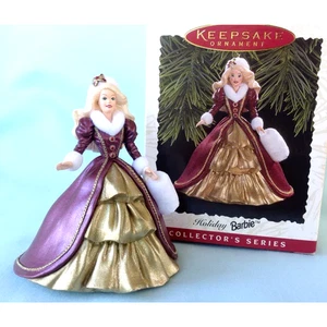 Hallmark Holiday Barbie Adorno de Navidad 4ta Serie 1996 Rubio Caja Dorada De Colección - Imagen 1 de 4