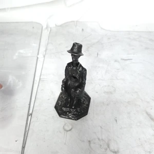 Männerfigur aus geschwärzter Bronze / Metallguss (Truheneinsatz fehlt) - Bild 1 von 7