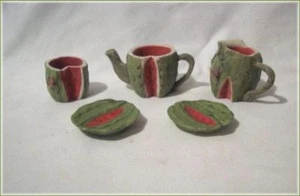 5-teiliges Wassermelonen-Miniatur-Teeservice - (2 mit magnetischen Rückseiten) bemaltes Harz - Bild 1 von 4