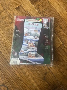 Vintage Bucilla VILLA SCENA VILLAGGIO inverno punto lungo Natale kit calza 18" 84648 - Foto 1 di 4