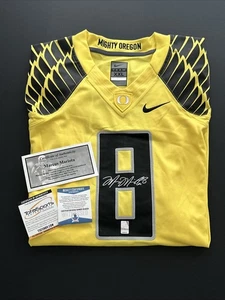 MAGLIA NIKE OREGON DUCKS MARCUS MARIOTA GIALLA AUTOGRAFATA TAGLIA XXL BECKETT COA - Foto 1 di 3