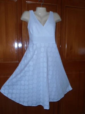 Womens size 8 pin-up fit N flare knee length White eyelet sun dress Dress Barn - Image 1 of 4