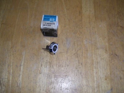 Nuevo de Lote Antiguo GM 410173 1973-1975 Oldsmobile Cutlass perilla de radio OEM NUEVO  Foto 1 de 3