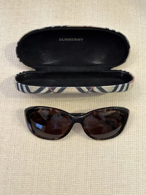 Gafas de sol Burberry para mujer con estuche Foto 1 de 4