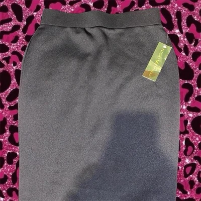 Falda lápiz negra Nicki Minaj stock muerto años 2010 Foto 1 de 4