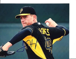 PITTSBURGH PIRATES JARED HUGHES SIGNIERTES SCHWARZES TRIKOT 8 X 10 - Bild 1 von 1