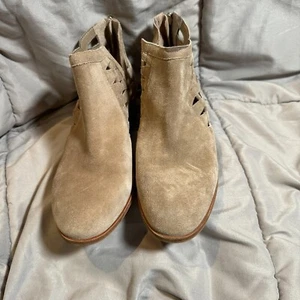Vince Camuto Peera Tan suede ankle Bootie Boots 8.5. Zipper Heel. Cut Out Sides - Picture 1 of 9