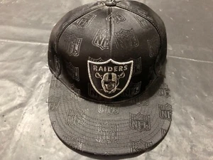Oakland Raiders NFL Gr. 7,75 Mütze schwarz weiß - Bild 1 von 3