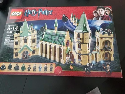 LEGO Harry Potter: Castillo de Hogwarts (4842) de 2010 retirado Foto 1 de 4