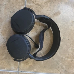 SteelSeries Arctis 3 Black All-Platform Noise Cancelling Over Ear Gaming Headset - Picture 1 of 2