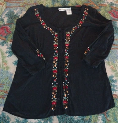 Blusa Top Campesina Gloria Desteñida Talla L Negra Floral Bordada 3/4? Botón manga Foto 1 de 4