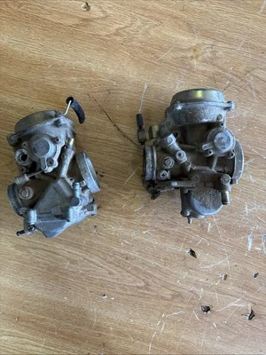 Suzuki Intruder VS700 1986 carburadores carbohidratos delanteros y traseros Mikuni Foto 1 de 4
