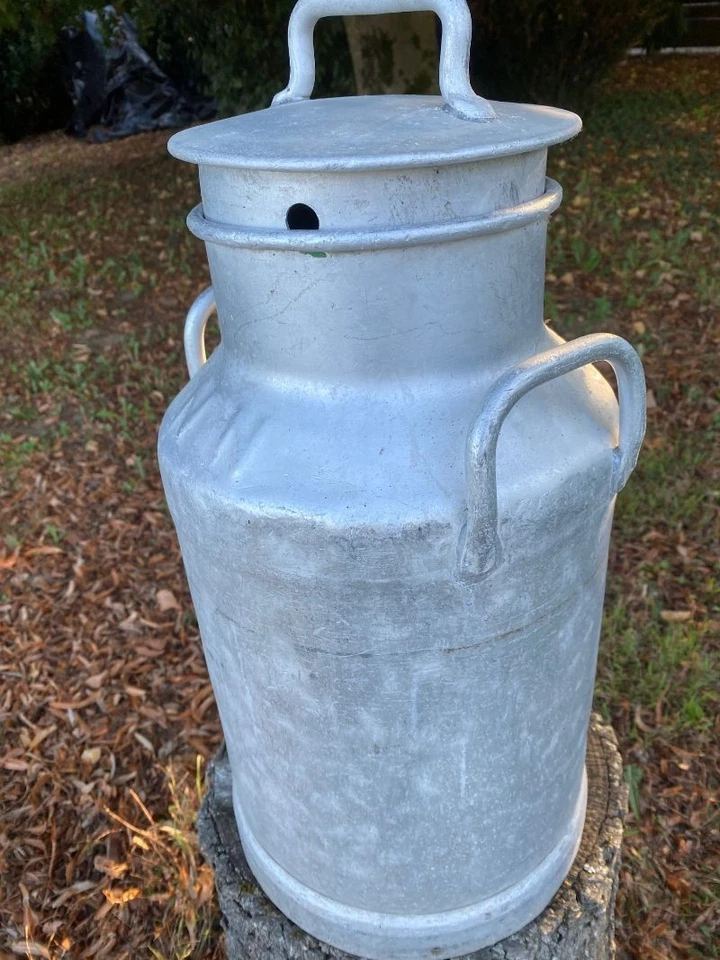 ancien bidon à lait de ferme en aluminium 20 litres HUGONNET pour mariage ou deo - Photo 1/4