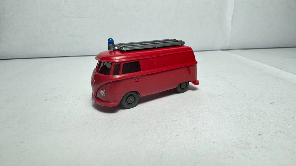 Wiking 1:87 H0 603/3 60k* VW Transporter T1 vigili del fuoco carro attrezzi - Immagine 1 di 4