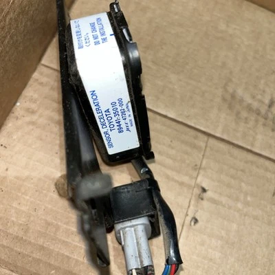 Unidad de relé de control de velocidad Toyota 4Runner 1989-1995 P: 88220-35010 Foto 1 de 2