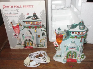 DEPT 56 Weihnachtsdorf Nordpol Eisbrecher Lounge beleuchtetes Gebäude 808924 - Bild 1 von 16