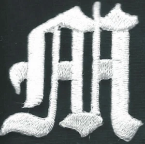 Patch ricamata 1 1/8" fantasia bianca vecchio alfabeto inglese lettera M - Foto 1 di 1