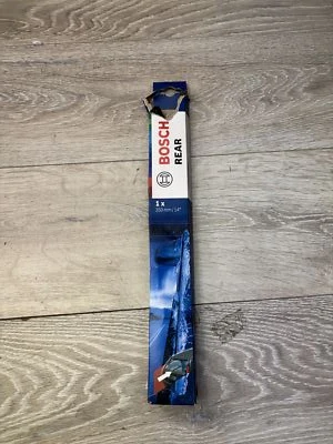 Un nuevo limpiaparabrisas trasero Bosch H355 para Chrysler Dodge Jeep Foto 1 de 4