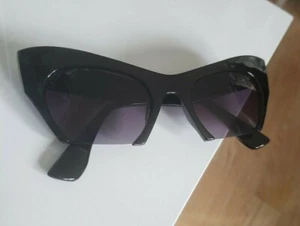 Women retro frame slim black cat eye sunglasses, worn once - Picture 1 of 6