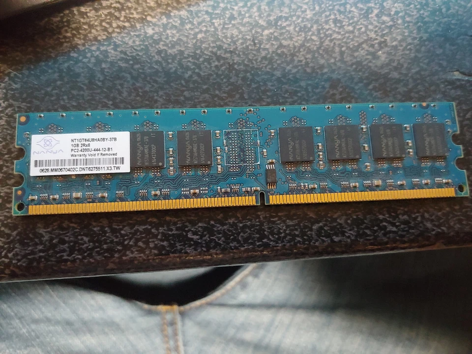 1GB Nanya DDR2-533 RAM PC2-4200U 2Rx8 NT1GT64U8HA0BY-37B Storage Memory Modules - Image 1 of 1