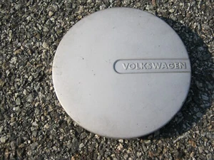 One 1985 to 1992 Volkswagen Jetta MK2 Passat center cap hubcap 191601149C - Picture 1 of 20