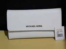 Authentic Michael Kors Large OPTIC WHITE Tri-fold wallet Leather so cute.