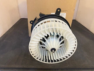 Conjunto de soplador TYC - 700189 / 202-820-93-42 - Se adapta a Mercedes Benz Foto 1 de 4