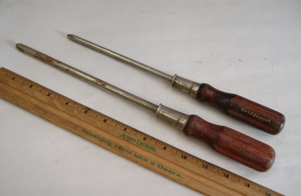 2 Destornilladores Phillips Bridgeport EE. UU. Mango Madera Vintage ejes de 8" y 6" EE. UU. Foto 1 de 4