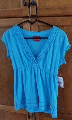 Farm Girl Auténtica Marca Turquesa Cuello en V (Pequeño) 2008 Foto 1 de 4