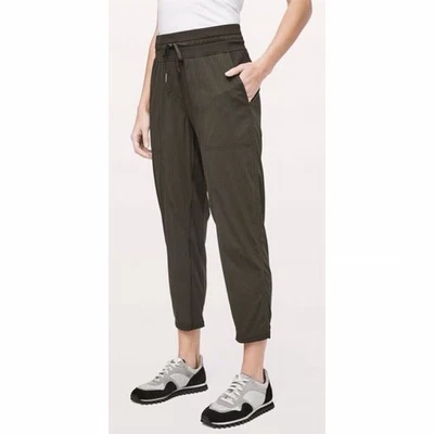Брюки Lululemon Dance Studio темно-оливковые укороченные 6 - Изображение 1 из 4