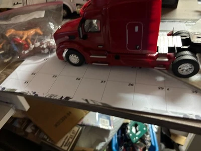 1/32 ERTL PETERBILT 579 DAY CAB SEMI TRACTOR,  NO PACKAGING # B 538 - Image 1 of 4