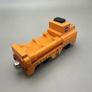 Druckguss SODOR OIL COMPANY CAR Thomas & seine Freunde Take N Play Mitnehmeisenbahn - Bild 1 von 10