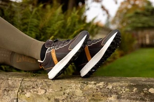 LeMieux Trax Entrenadores Deportivos Impermeables - Cinder Todo Terreno Agarre Tenis Deportivos - Imagen 1 de 20