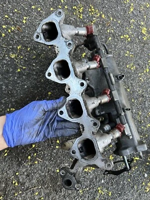 Toyota Corolla 1997 colector de admisión Foto 1 de 3