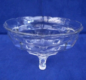 Pressglas Obst / Trifle Schale - 20 cm di'r - (1,2 L) - 3 kleine Füße - Bild 1 von 5