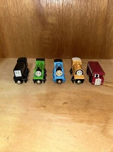 Thomas the Train and Friends Lot of 5 Wooden Magnetic Trains 2003 - Picture 1 of 20