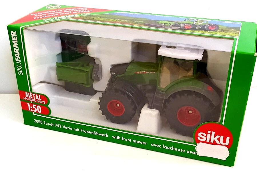 SIKU FARMER 1:50 DIE CAST TRATTORE FENDT 942 VARIO CON FALCIATRICE FRONTALE 2000 - Immagine 1 di 1