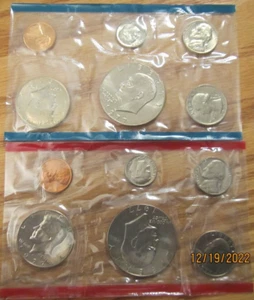1977 P & D United States Mint Set in Original Envelope 2 Kennedy + 2 Eisenhower - Picture 1 of 3
