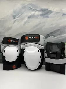 Pattini da ghiaccio SKATEWIZ per adulti ginocchiere e gomitiere taglia L grigio bianco nero - Foto 1 di 1