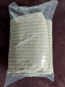 EMME 100 % Polyester gerippt Plüsch Überwurf leichtes Design beige 72 Zoll x 50 Zoll - Bild 1 von 8